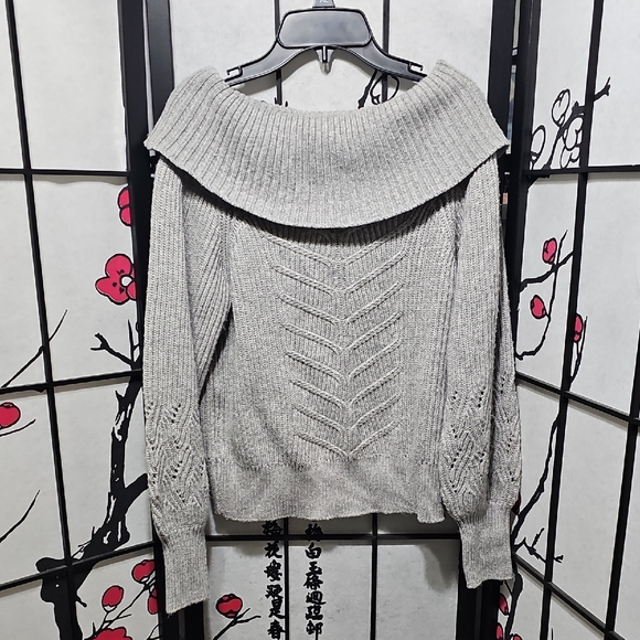 WHBM White House Black Market Heather Gray Off The Shoulder Sweater Small New - Picture 2 of 6